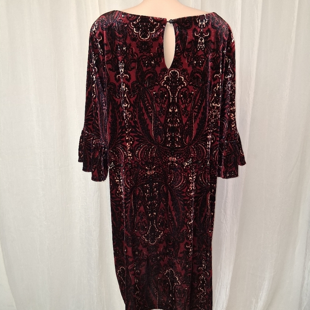 Avenue Women Size 26/28 Burgundy Velvet Long Sleeve Dress - Picture 9 of 16